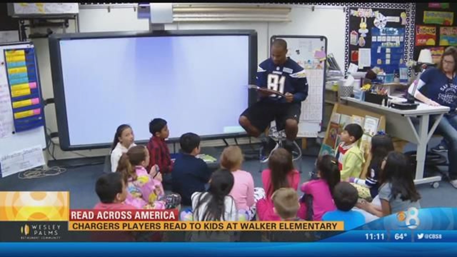 Chargers players read to kids at Walker Elementary | cbs8.com