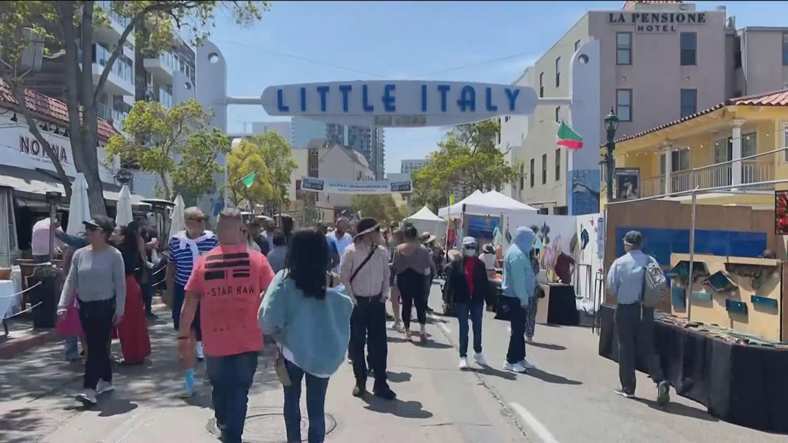 Miles disfrutan del Art Walk anual en Little Italy