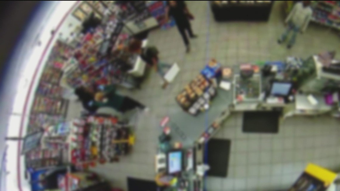 San Jacinto robbery: 4 teens steal alcohol, other items in flash mob-style  theft at 7-Eleven in Riverside County - ABC7 Los Angeles