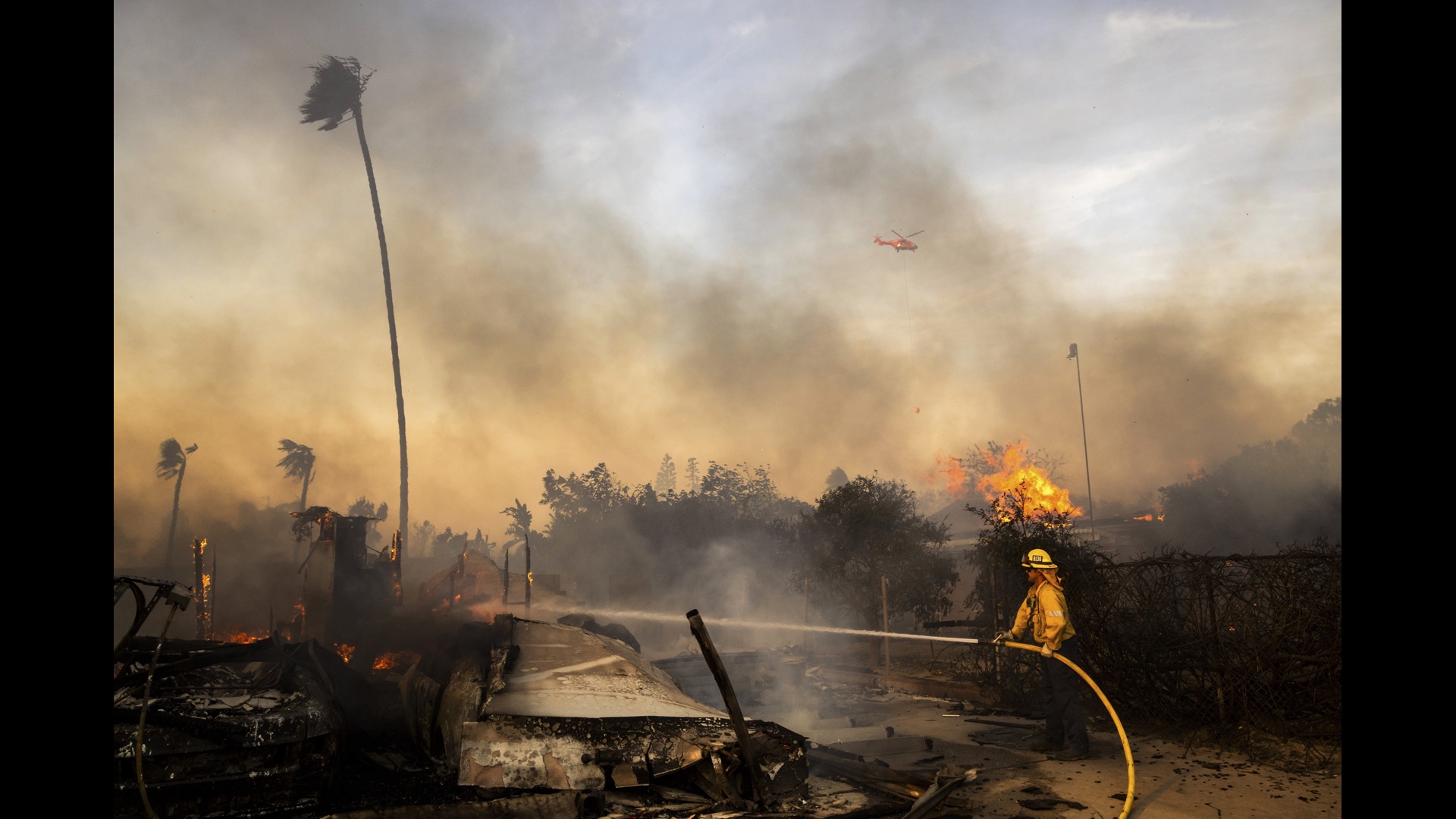 Firefighters made progress against a wildfire that has destroyed 132 structures, allowing some people to return to sort through the charred remains of their homes.