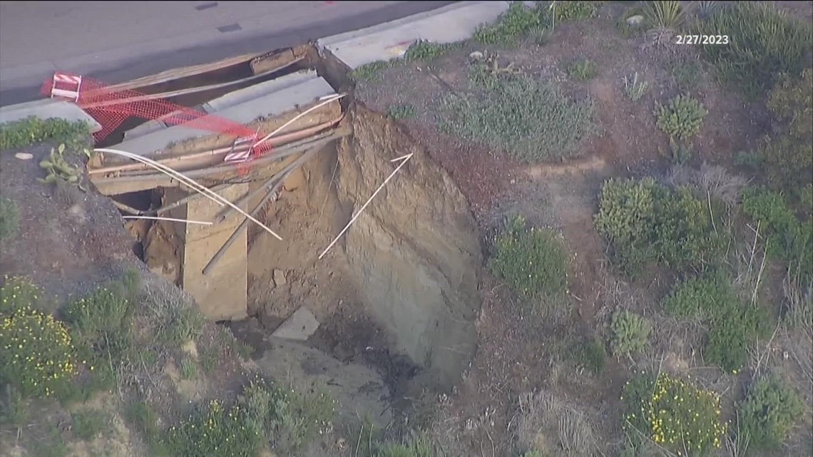 Encinitas city crews working to stabilize growing Cardiff sinkhole ...