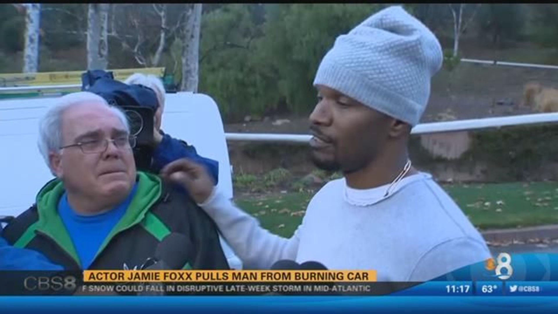 Oscar Winner Jamie Foxx Helps Rescue Driver From Vehicle 