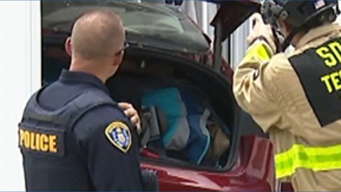 Suspected DUI driver crashes into Chula Vista Police vehicle | cbs8.com