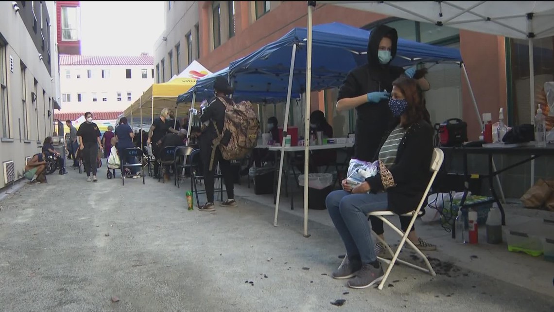 Emergency Room Doctor provides pop-up health clinics for homeless