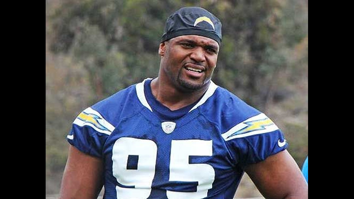 Chargers' Dwight Freeney looks forward to sacking Peyton Manning