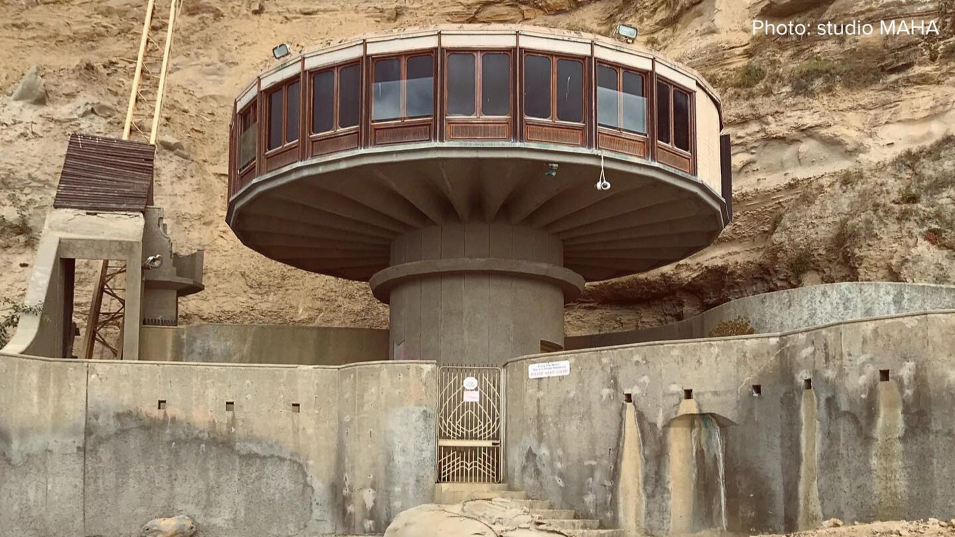 La Jolla Mushroom house