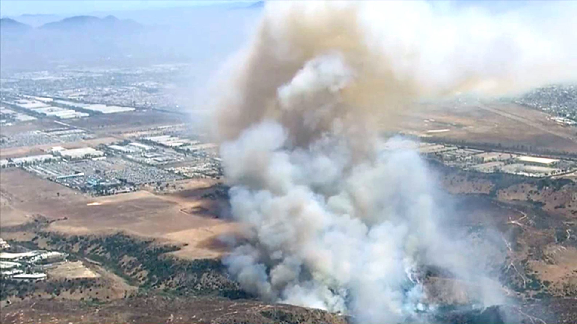 Caliente Fire in Otay Mesa 448 acres burned, 100 contained