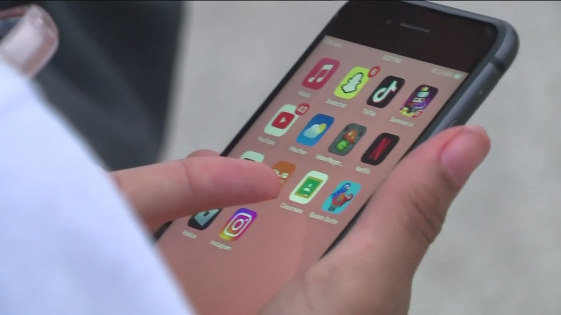 California schools going smartphone-free in 2026 under new law