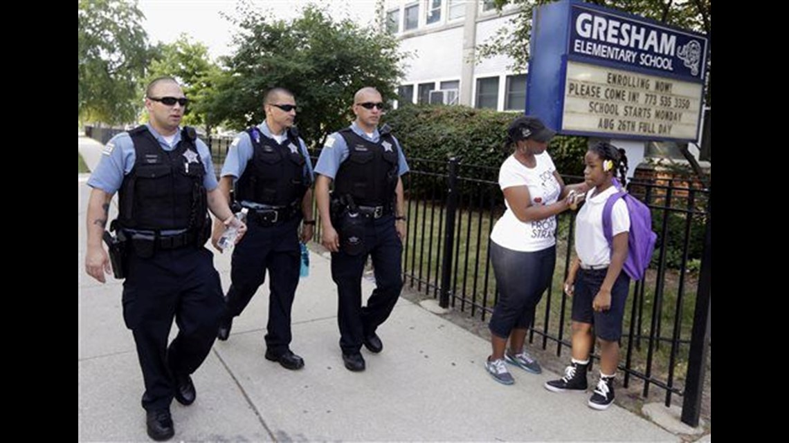 School Starts In Chicago With More Safety Guards | Cbs8.com