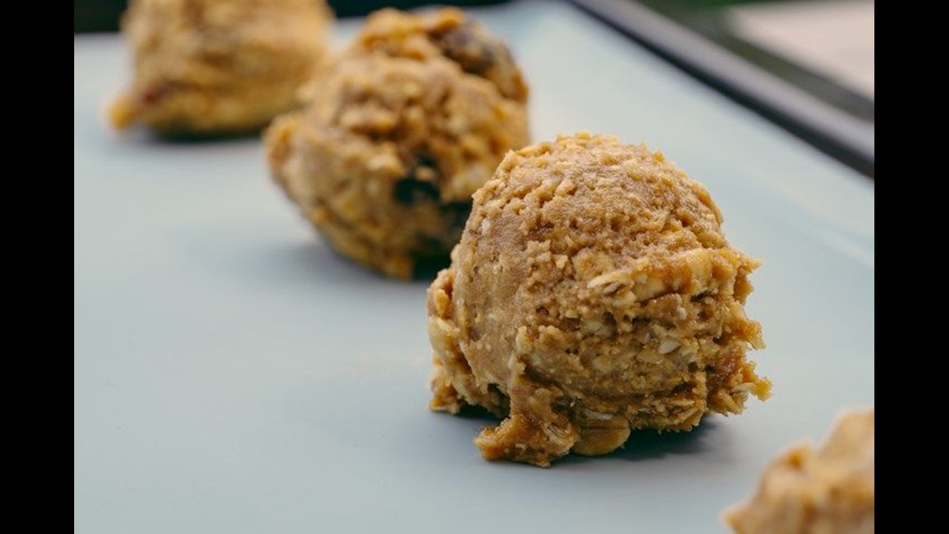 Eating raw cookie dough can make you sick, CDC warns this holiday