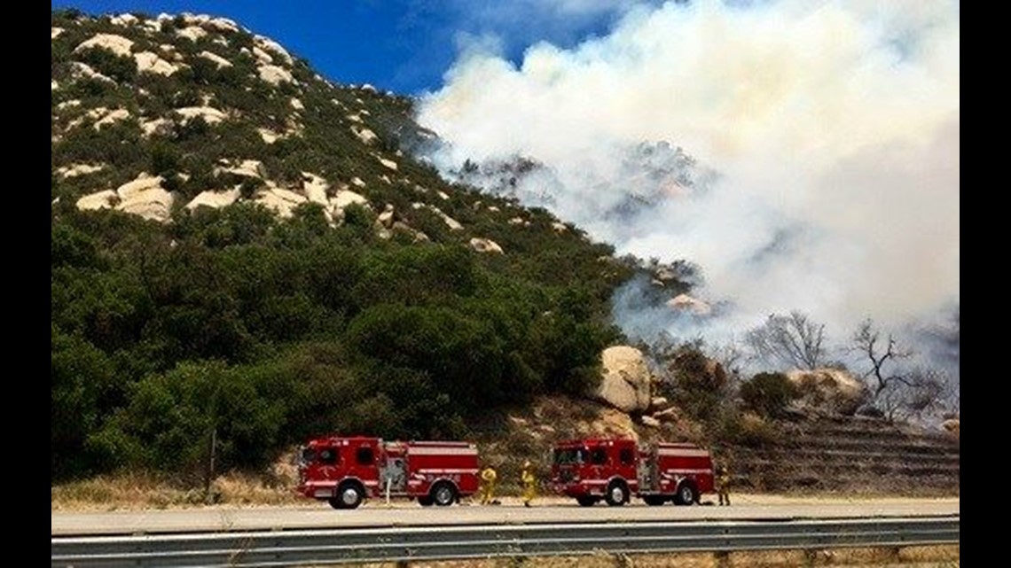 Temecula brush fire near I-15 burns 139 acres | cbs8.com