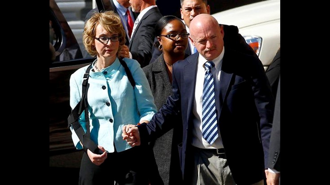 Giffords faces Ariz. shooter for 1st time in court