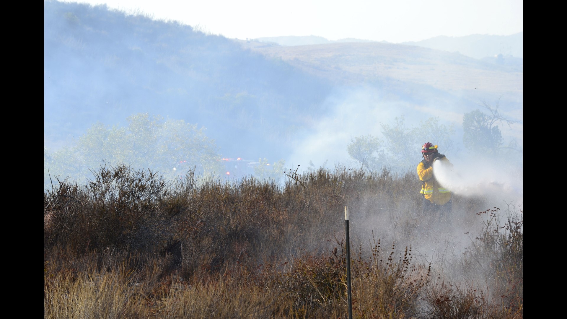 Crews battle brush fire in Oceanside | cbs8.com