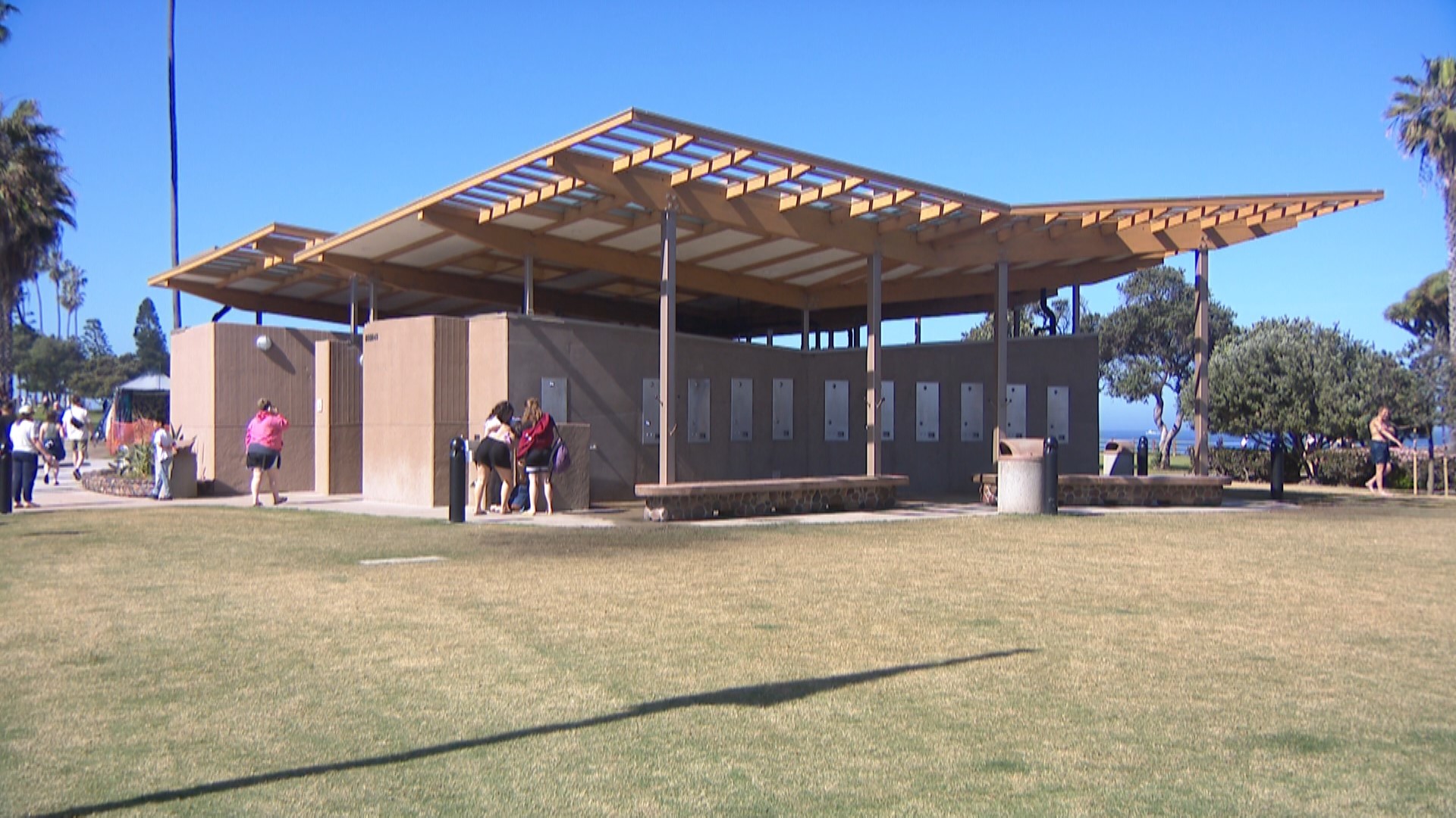 Scripps Park Pavilion including privacy barrier for changing room ...