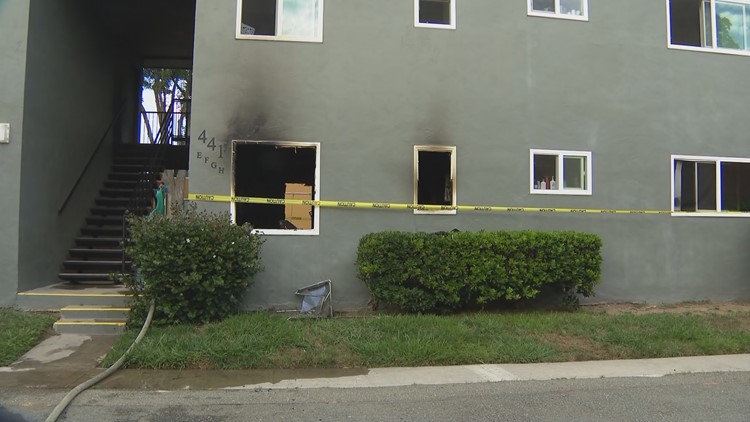 Worker injured rescuing people from Chula Vista structure fire | cbs8.com