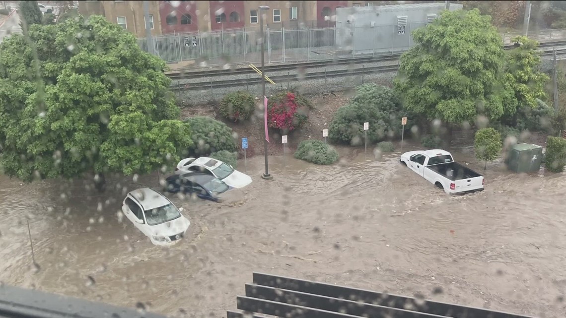 San Diego flooding totals cars after storm sweeps them away - Vimarsana News