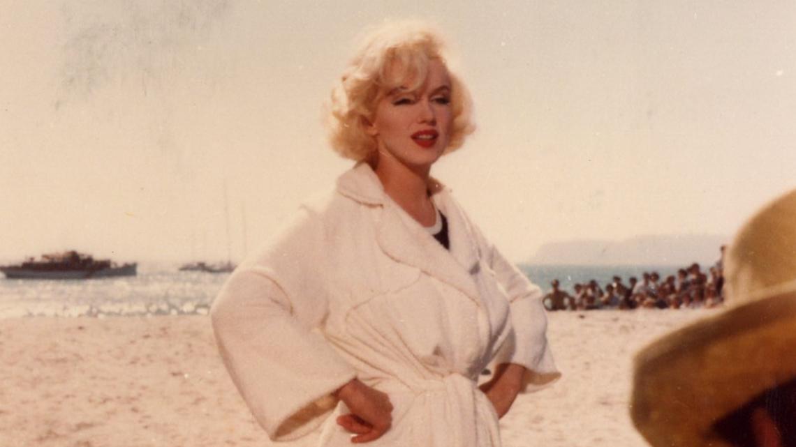 Marilyn monroe best sale scene robe