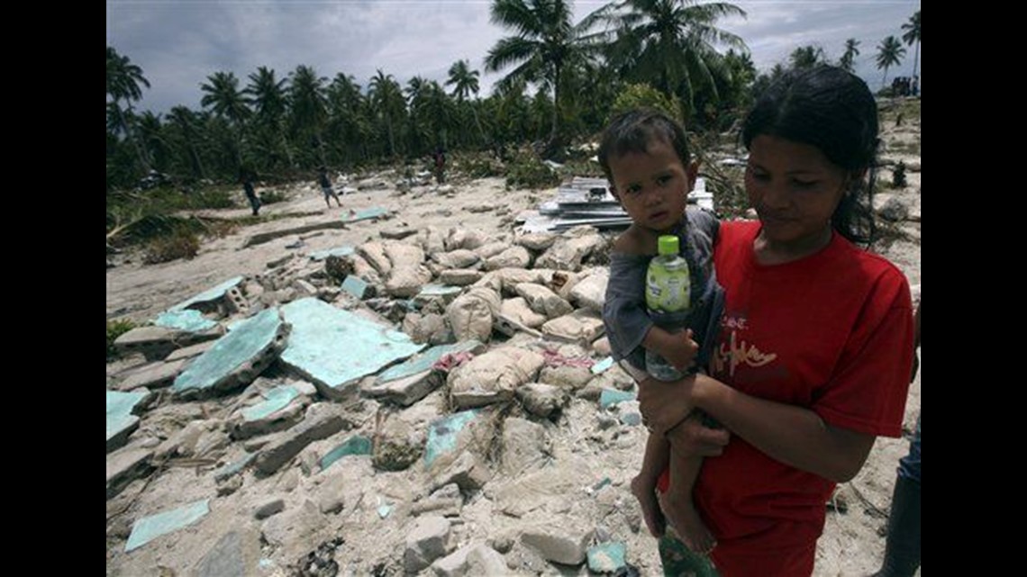 Indonesia Tsunami Toll Hits 343 As Bodies Found 
