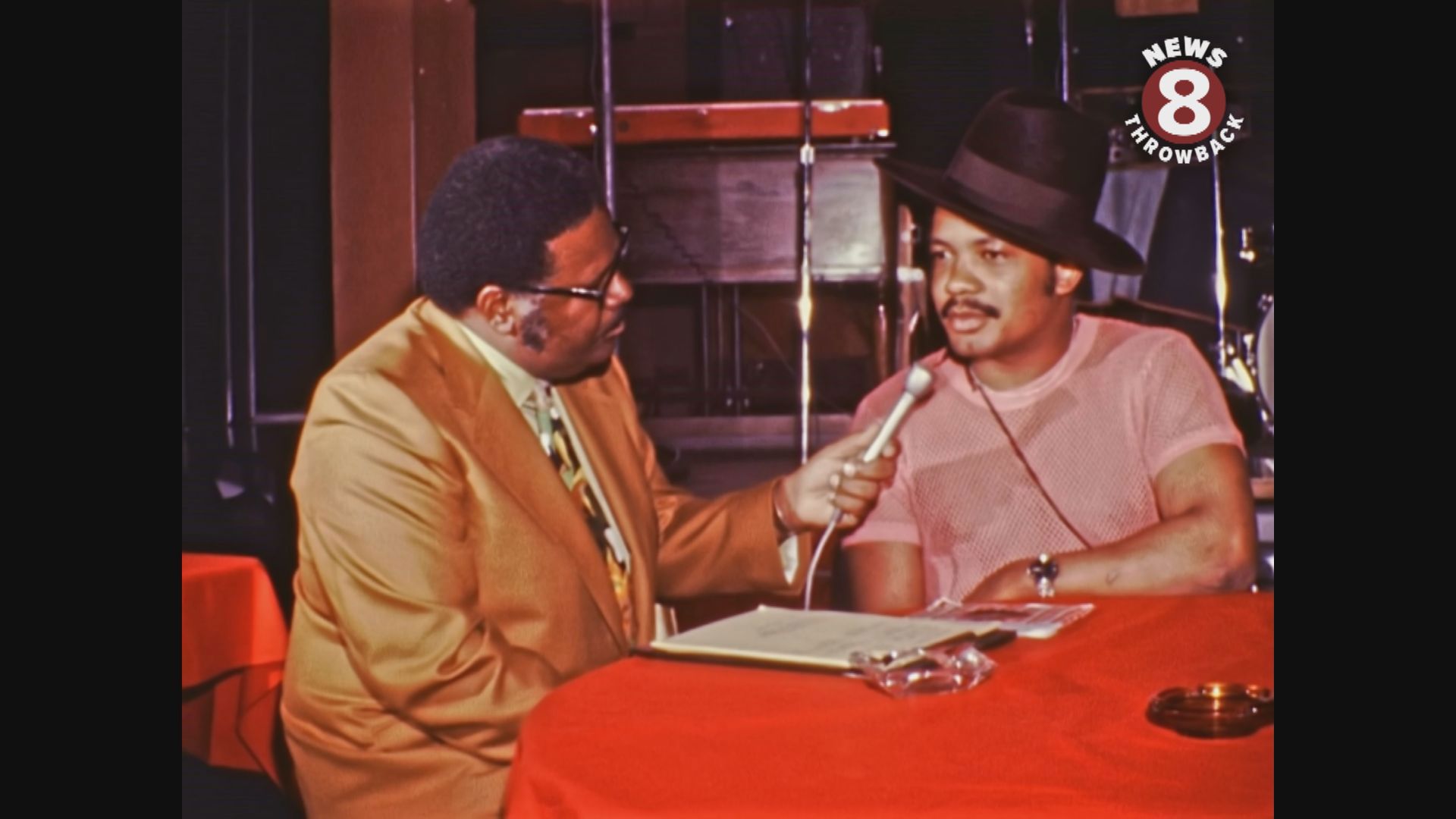 Archie Bell chatted with CBS 8's Jim Gordon and the band performed 'Tighten Up' and 'I Just Want to Fall in Love with You' at the Sportsman Club.