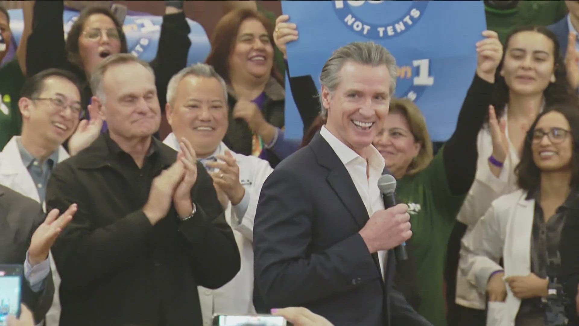 A Bloomberg report claims Newsom pushed for an exemption to the state’s new fast food minimum wage law to benefit Panera Bread and campaign donor.