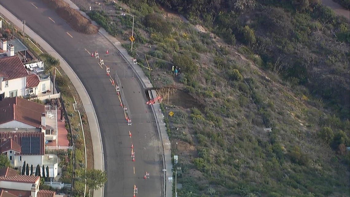 Sinkhole forces road closure in Encinitas neighborhood - Vimarsana News