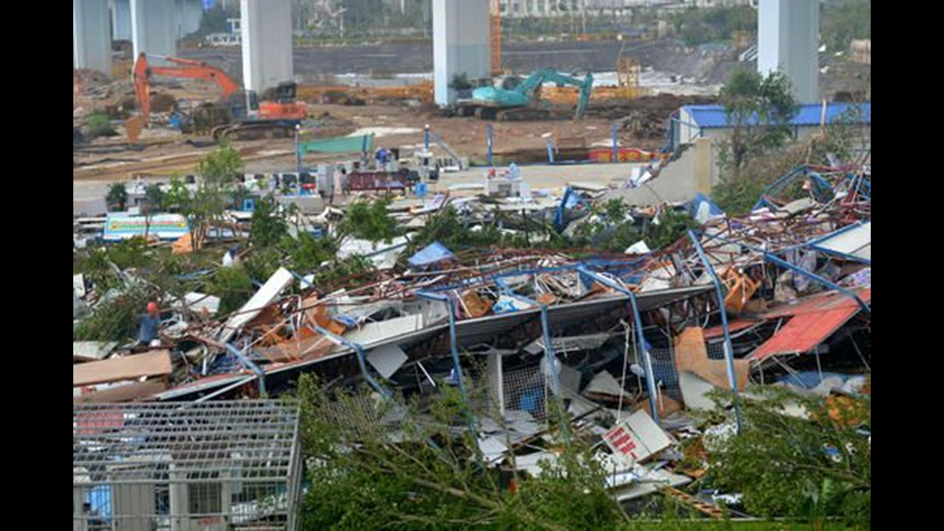 2 dead after powerful typhoon sweeps through China, Taiwan