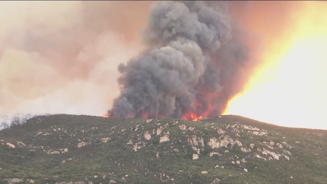 Fire crews battle brush fire in Black Mountain Ranch | cbs8.com