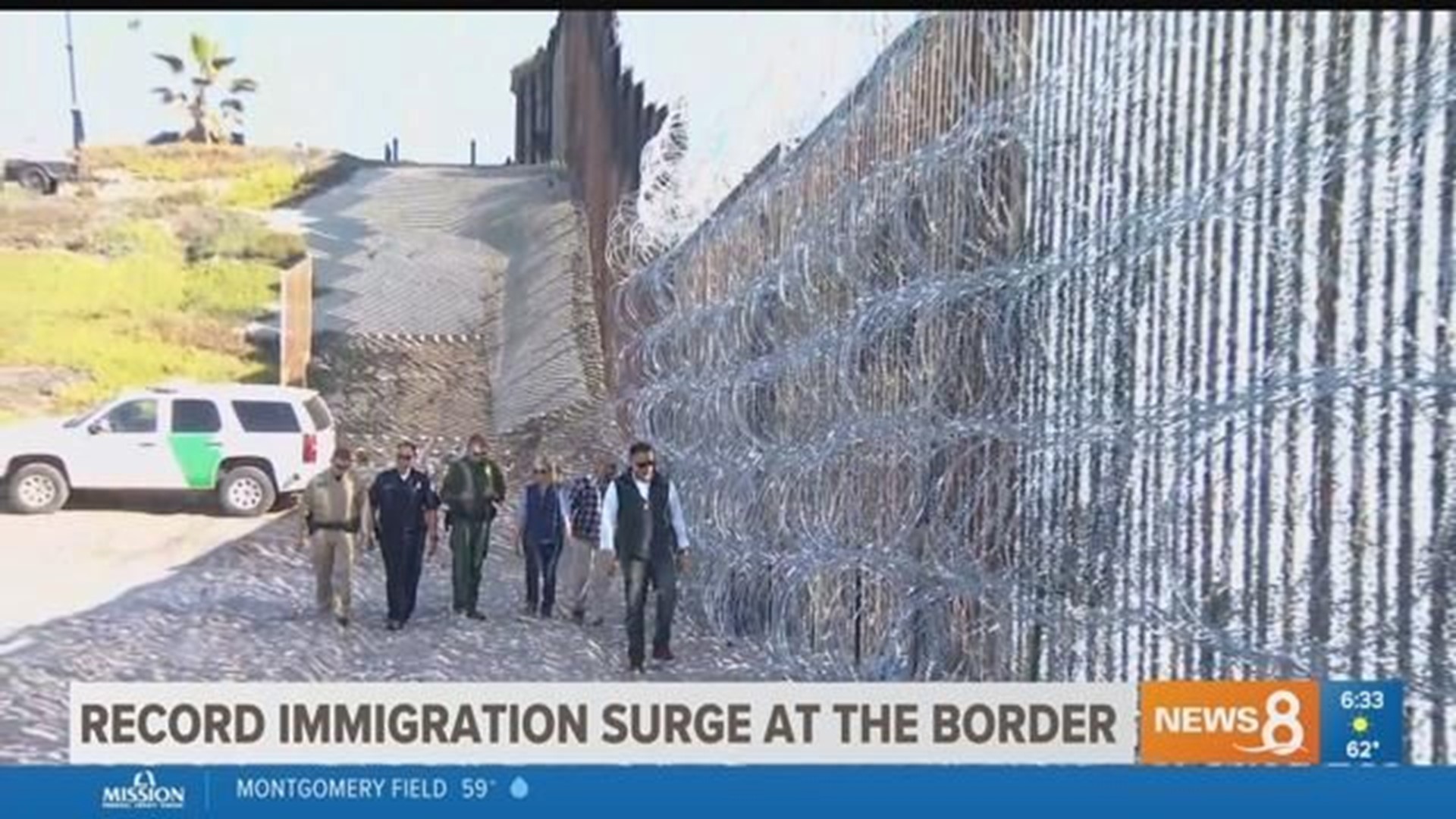 More migrants crossing US southern border in large groups