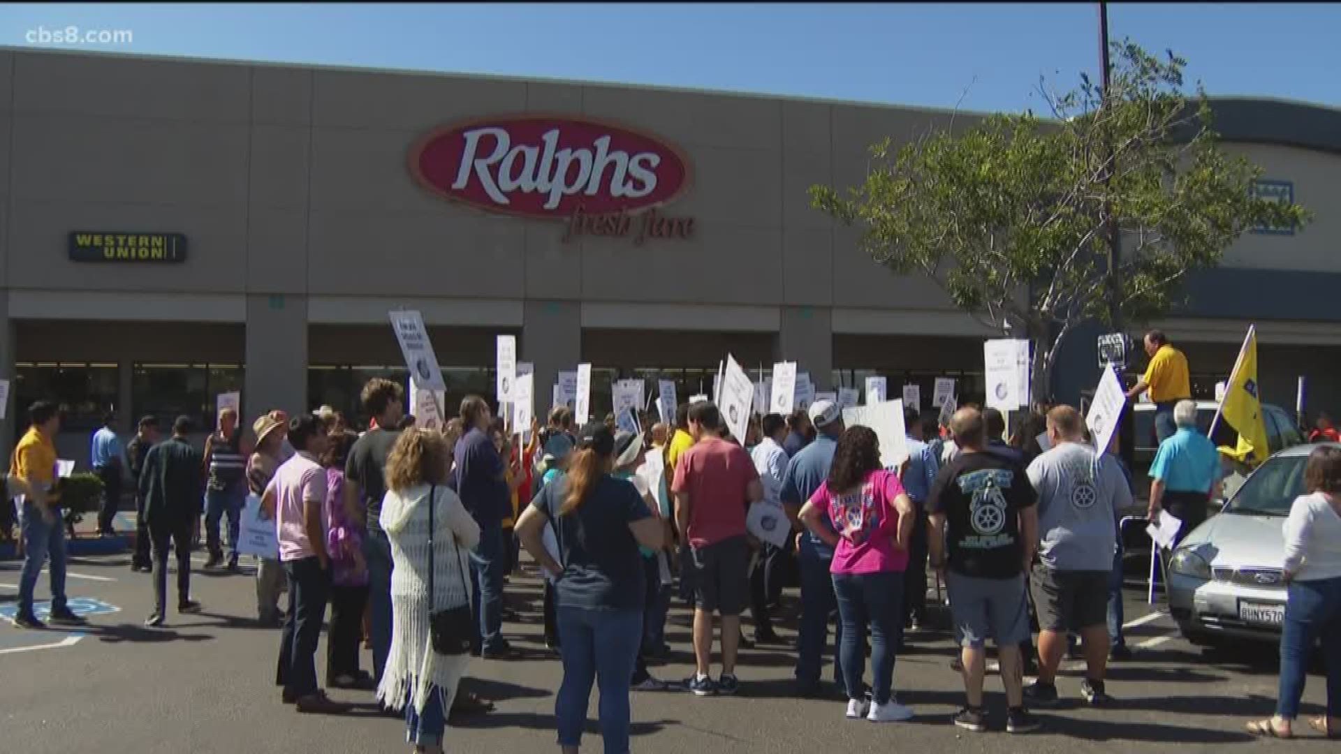 The grocery workers union plans to hold rallies outside two different Ralphs stores every day until the end of the month.