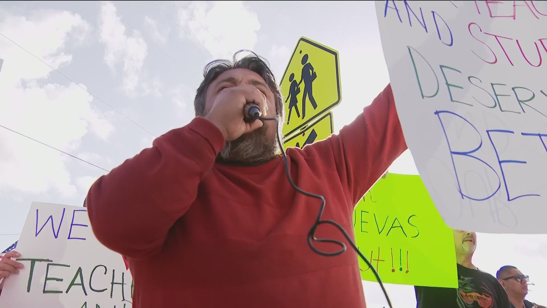 Oceanside parents stage protest at Libby Elementary | cbs8.com