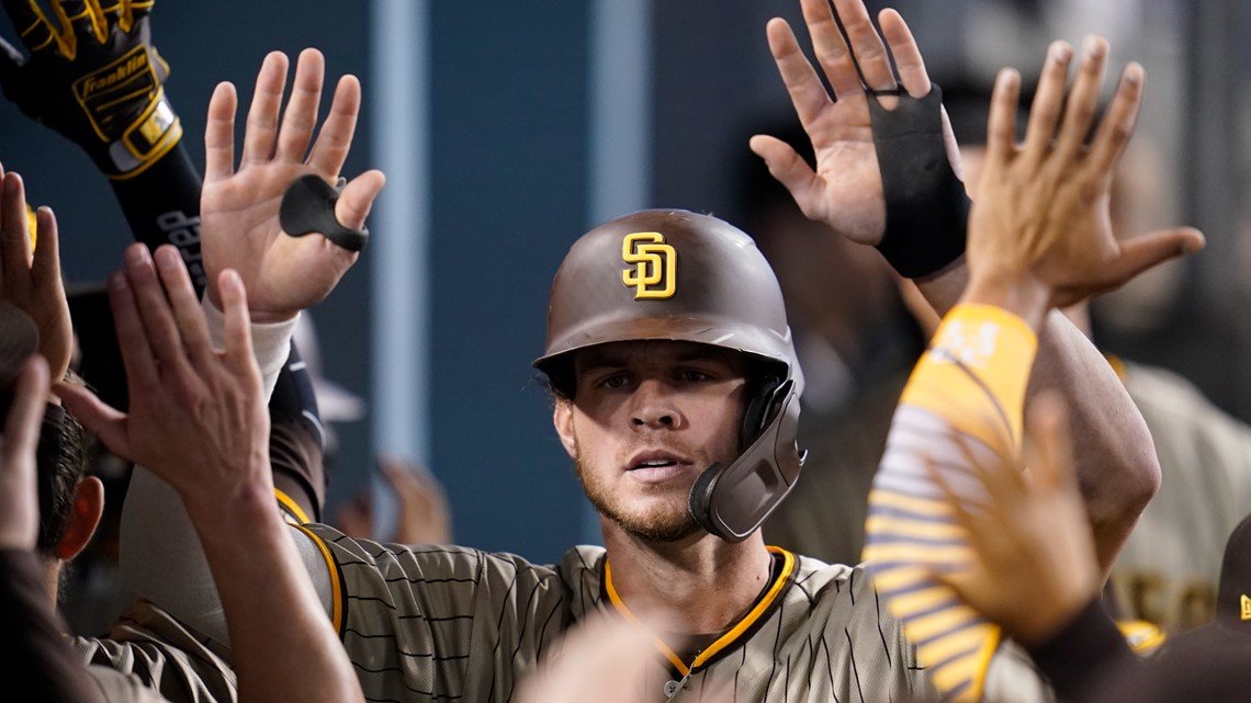 MLB Free Agency: San Diego Padres Keeping Robert Suarez On 5-Year Deal -  Fastball