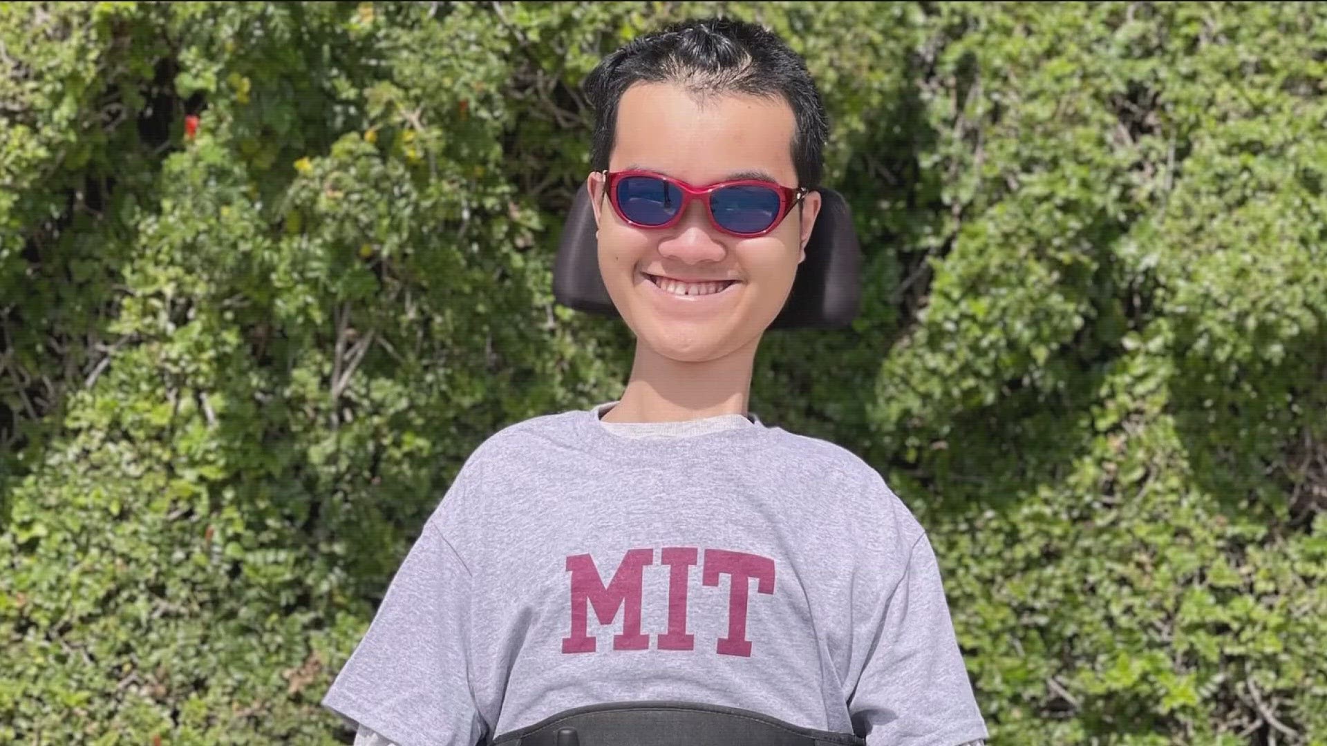 Ben has a perfect 5.0 GPA at MIT despite health challenges from Spinal Muscular Atrophy.