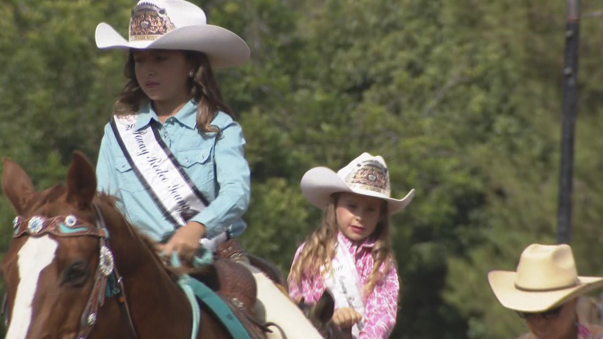 In this Zevely Zone, Jeff talks to two of the most popular girls at the Poway Rodeo.