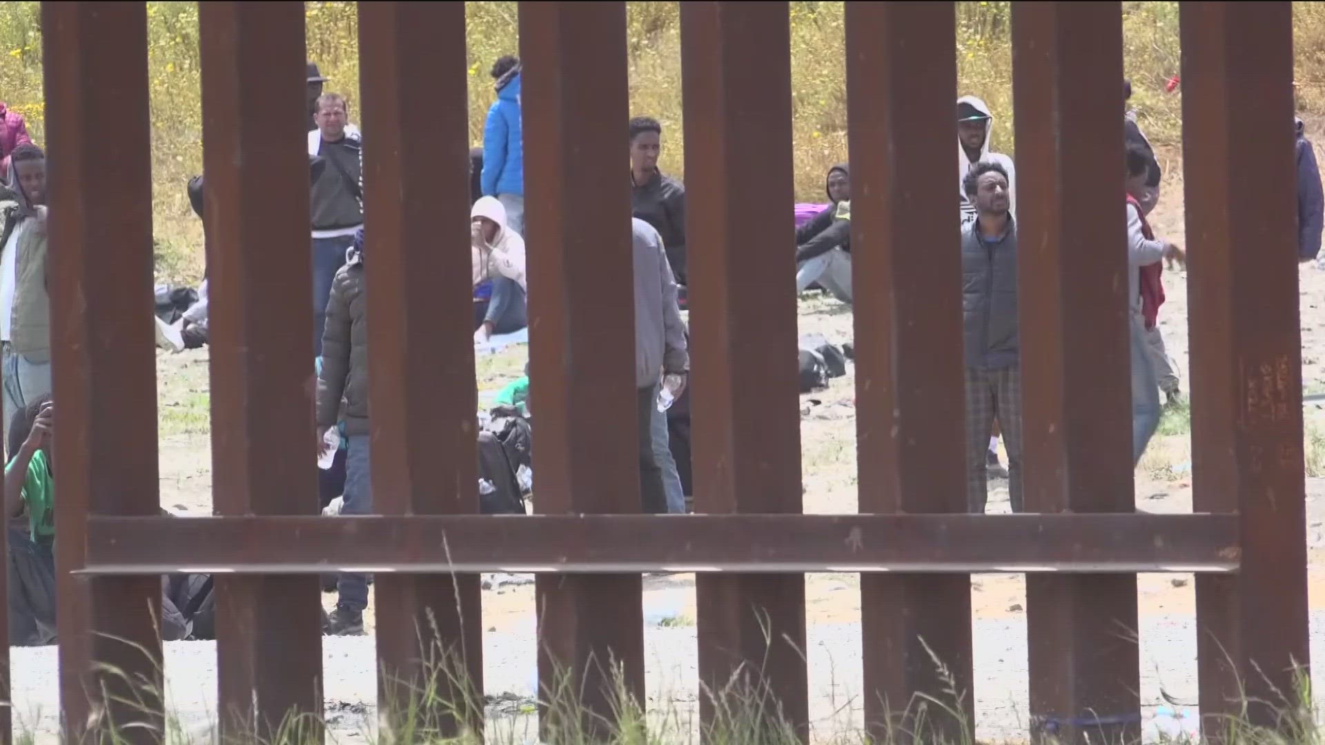 Hundreds Of Migrants Line Up At Border West Of San Ysidro Ahead Of Title 42 Expiration 