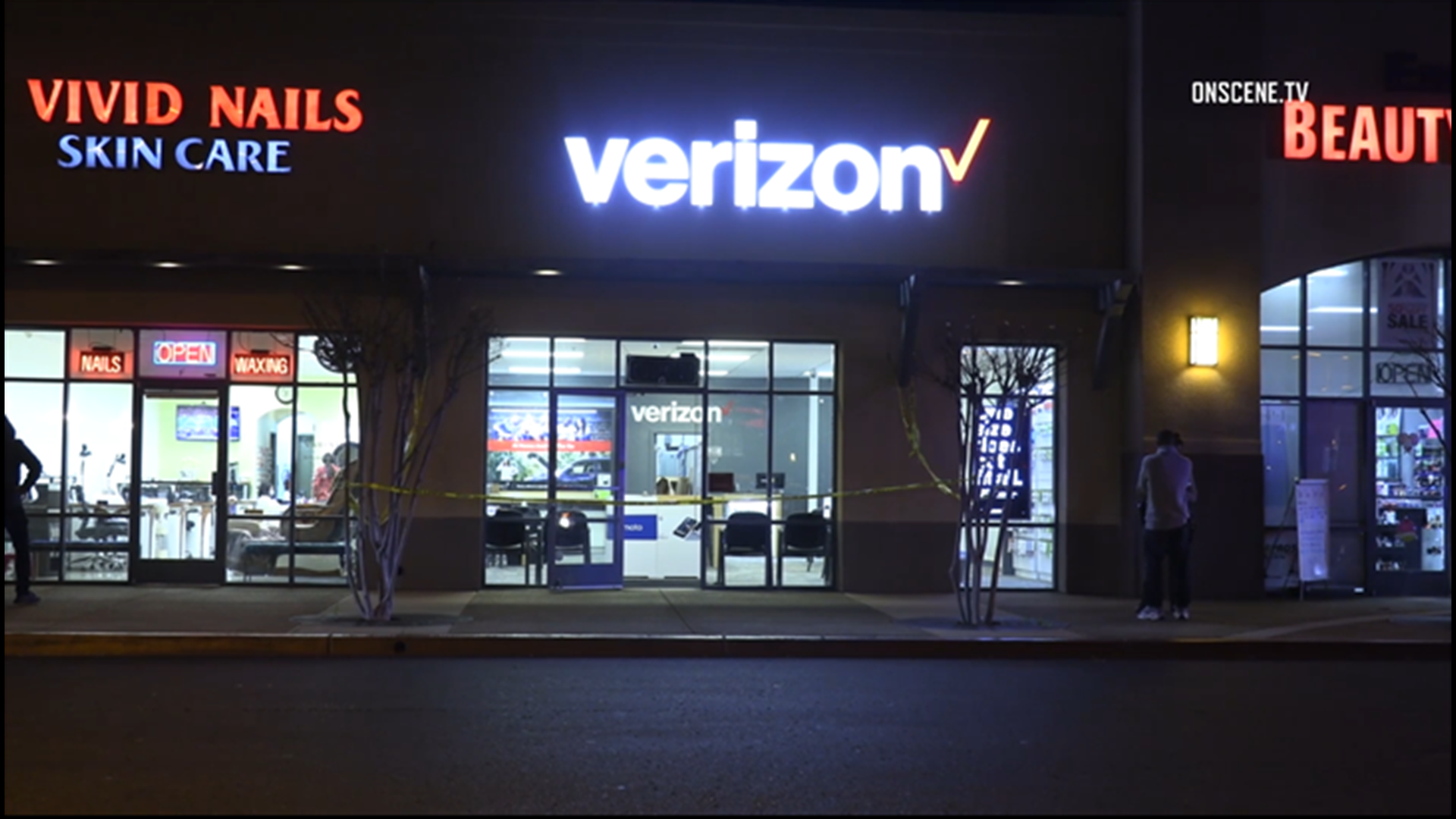 Two attempted robbers arrested at East County Verizon store | cbs8.com