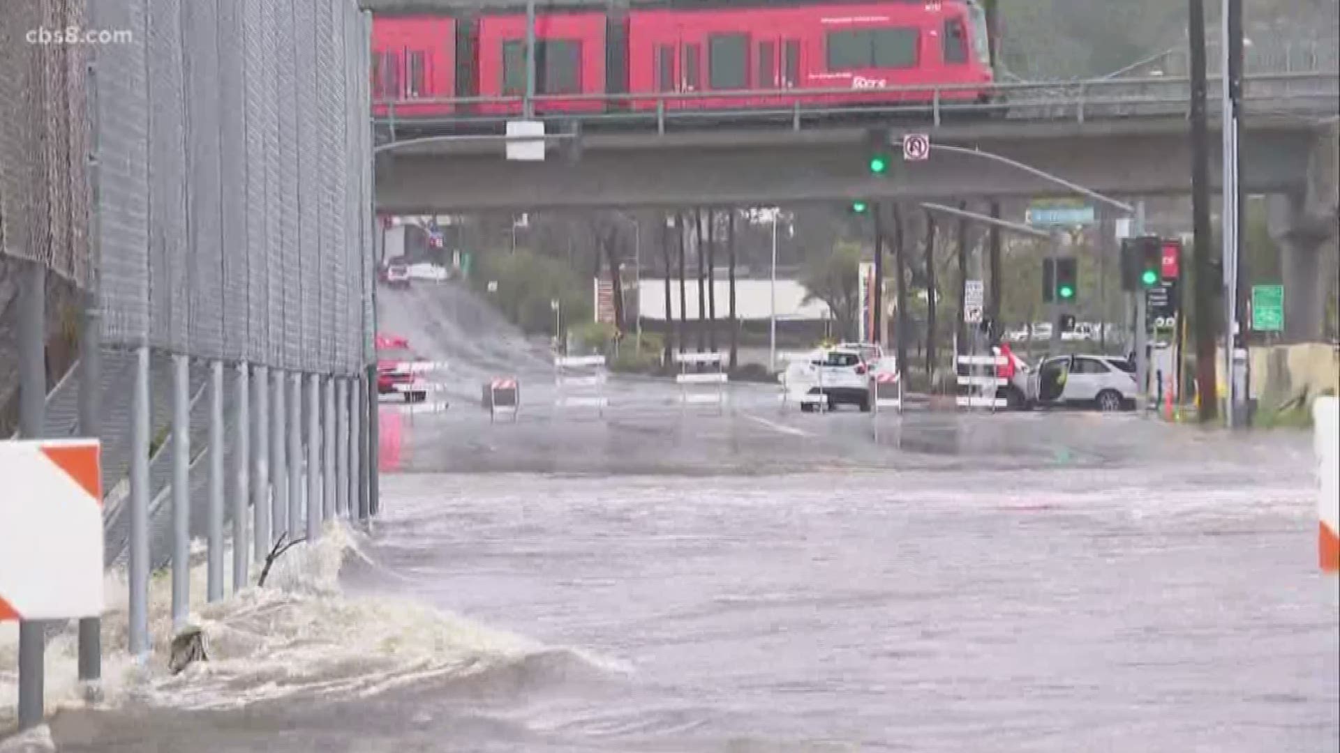 Rain causes flooding in San Diego streets Friday