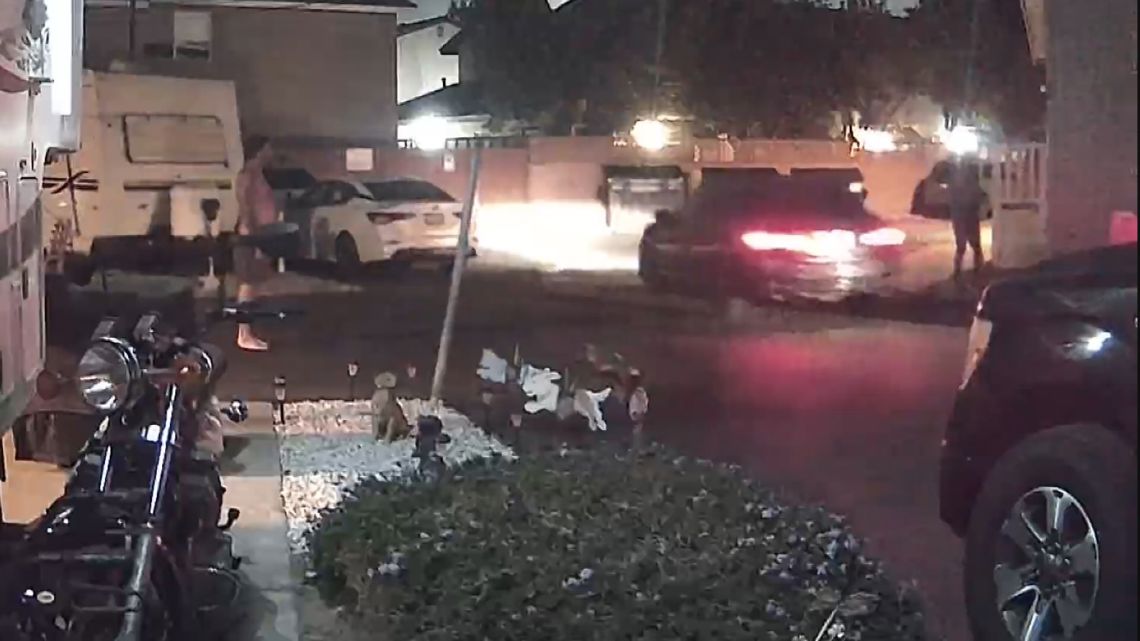Man fatally stabbed crashes car into El Cajon mobile home | cbs8.com