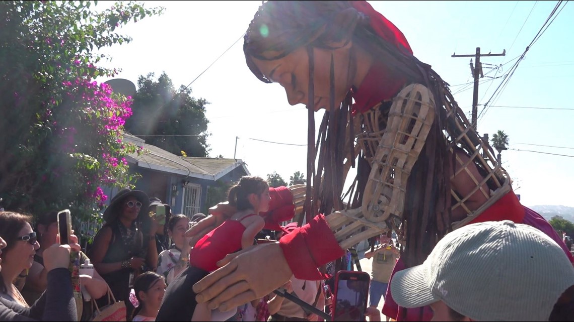 Little Amal puppet comes to San Ysidro, Tijuana - Vimarsana News