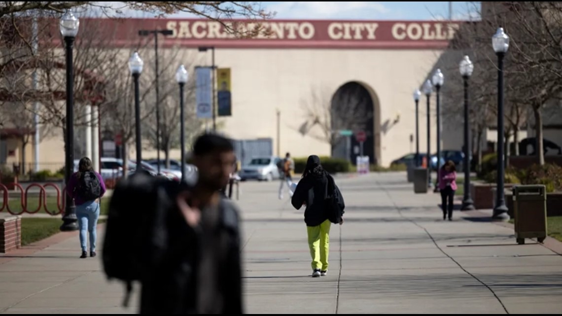 A plan to guarantee community college transfer to California's public universities died. Now it's back - Vimarsana News