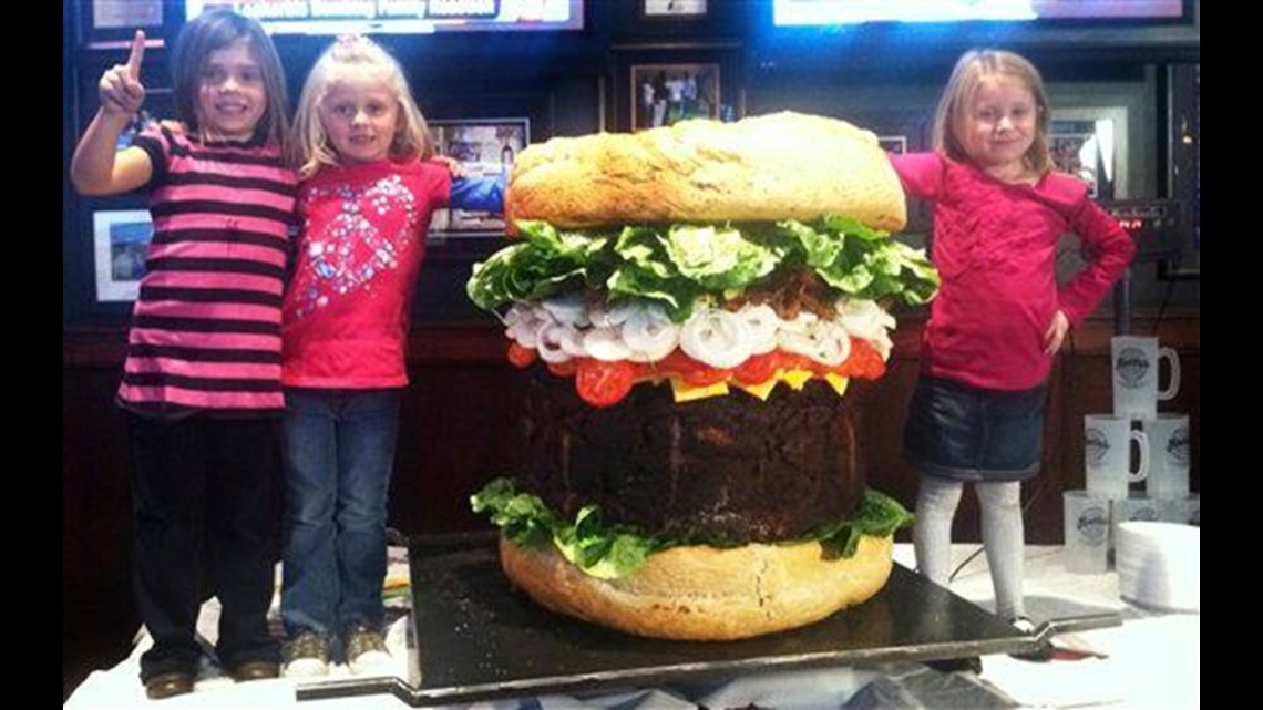 Supersize me! Restaurant offers 338-pound burger | cbs8.com