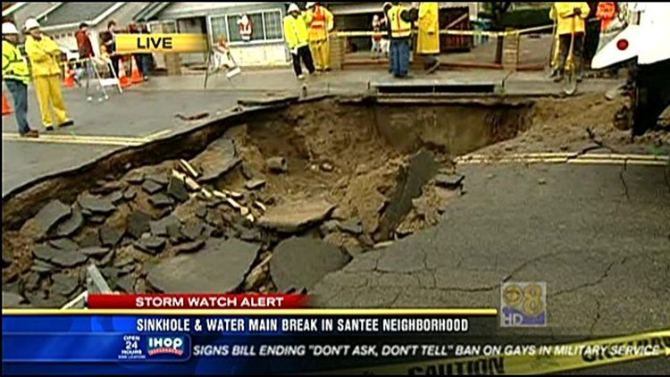 Sinkhole causes problems in Santee after water main break | cbs8.com