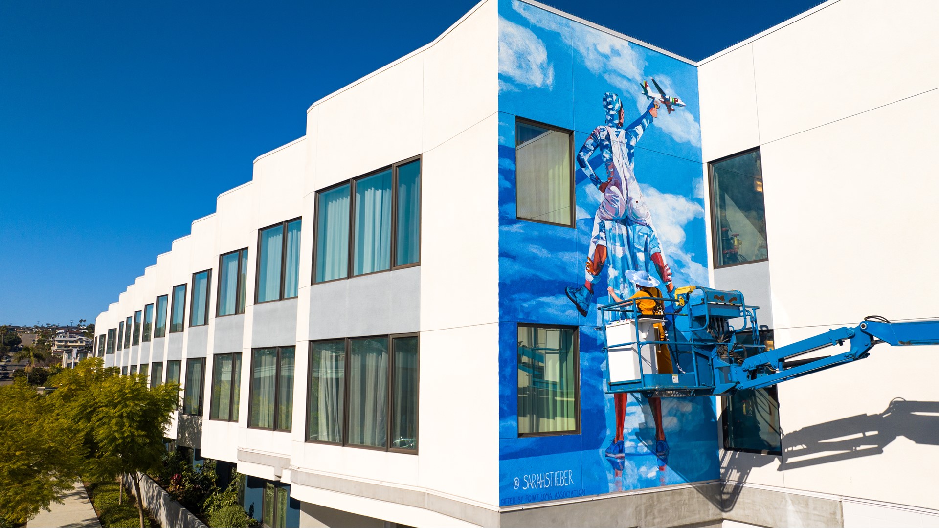 San Diego muralist adds a splash of color to Point Loma