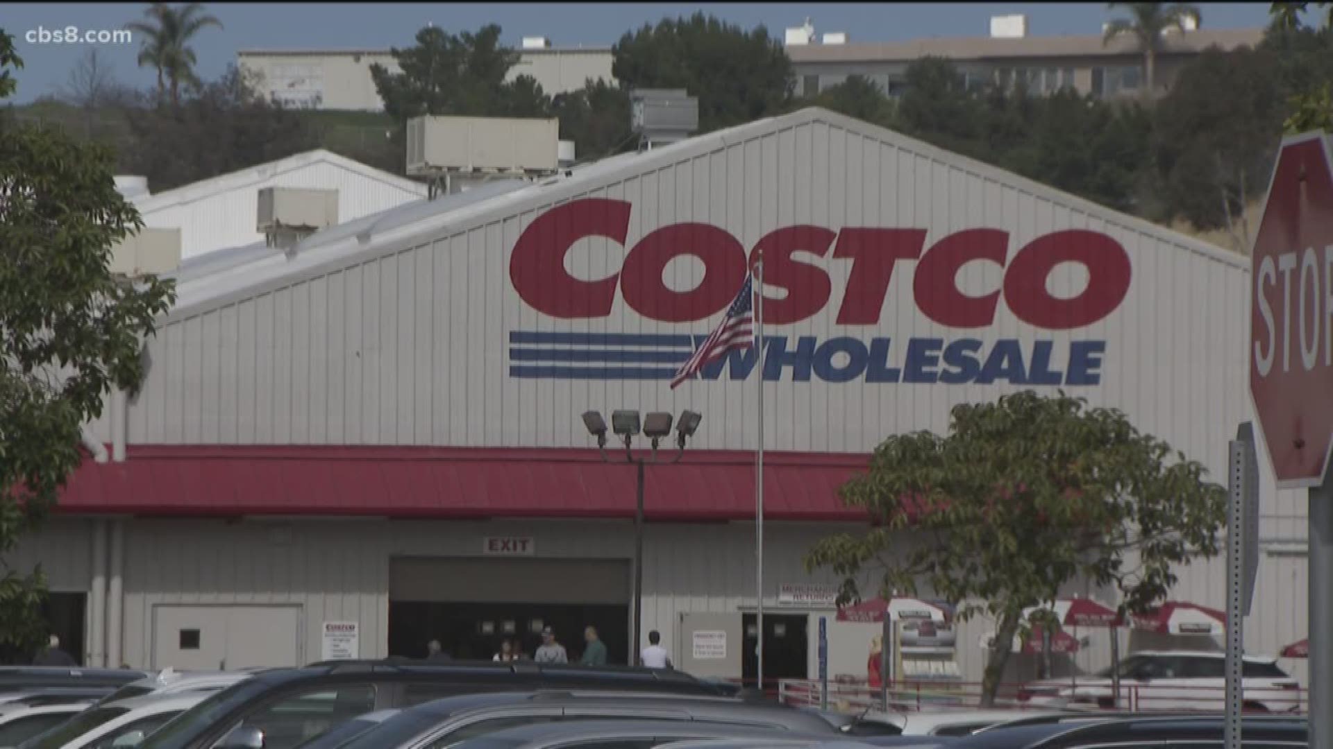 Is a Costco membership needed to buy food at its court food?