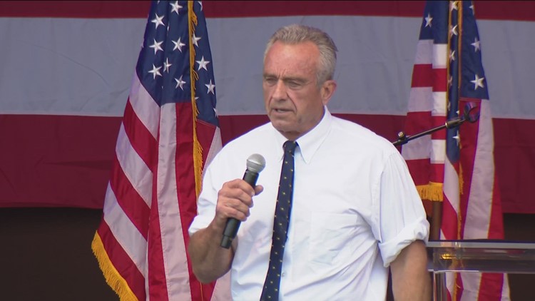 Presidential candidate Robert F. Kennedy Jr. makes campaign stop in San Diego