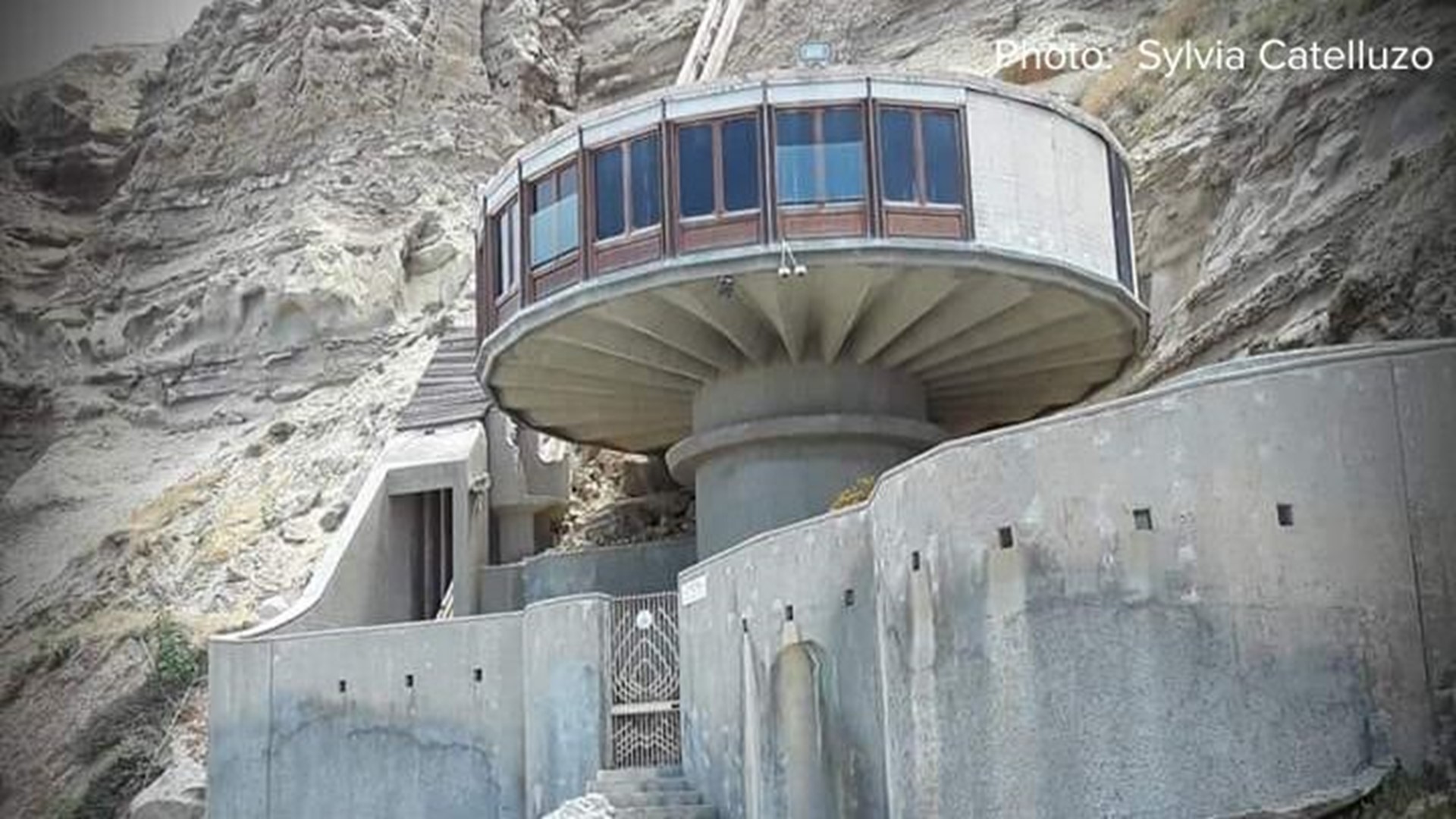 La Jolla Mushroom house
