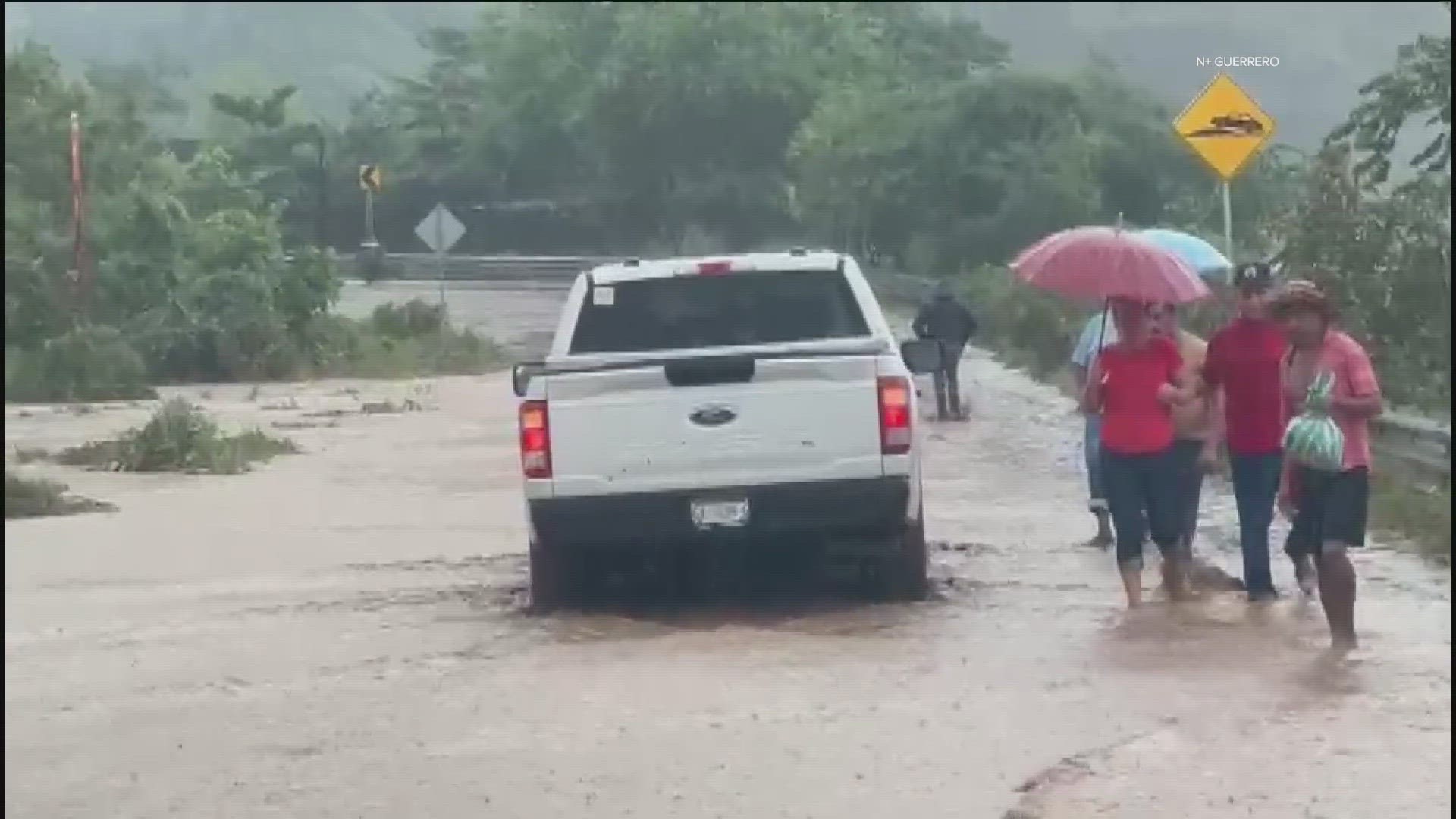 Hurricane Otis batters Acapulco before weakening