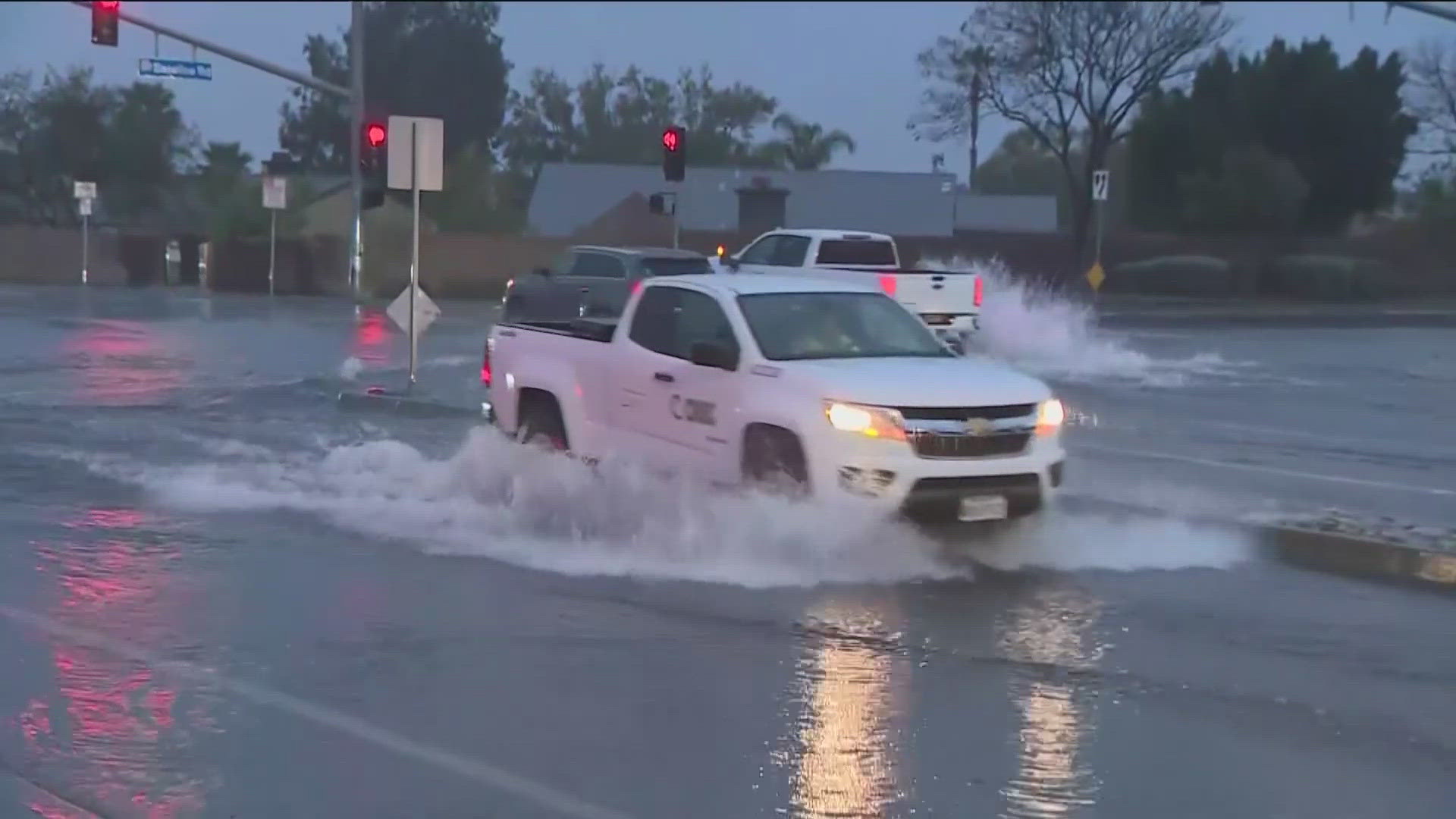 Unlike the El Niño phenomenon, which tends to direct storms toward California, La Niña brings a more erratic pattern, causing storms to meander across the Pacific.