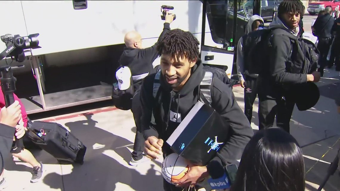 Welcome Home Aztecs! Fans say win or lose, they're proud of this team ...