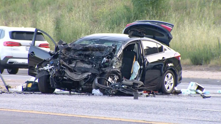 2 dead, including child; 4 injured in rollover crash on Interstate 15 near Bonsall