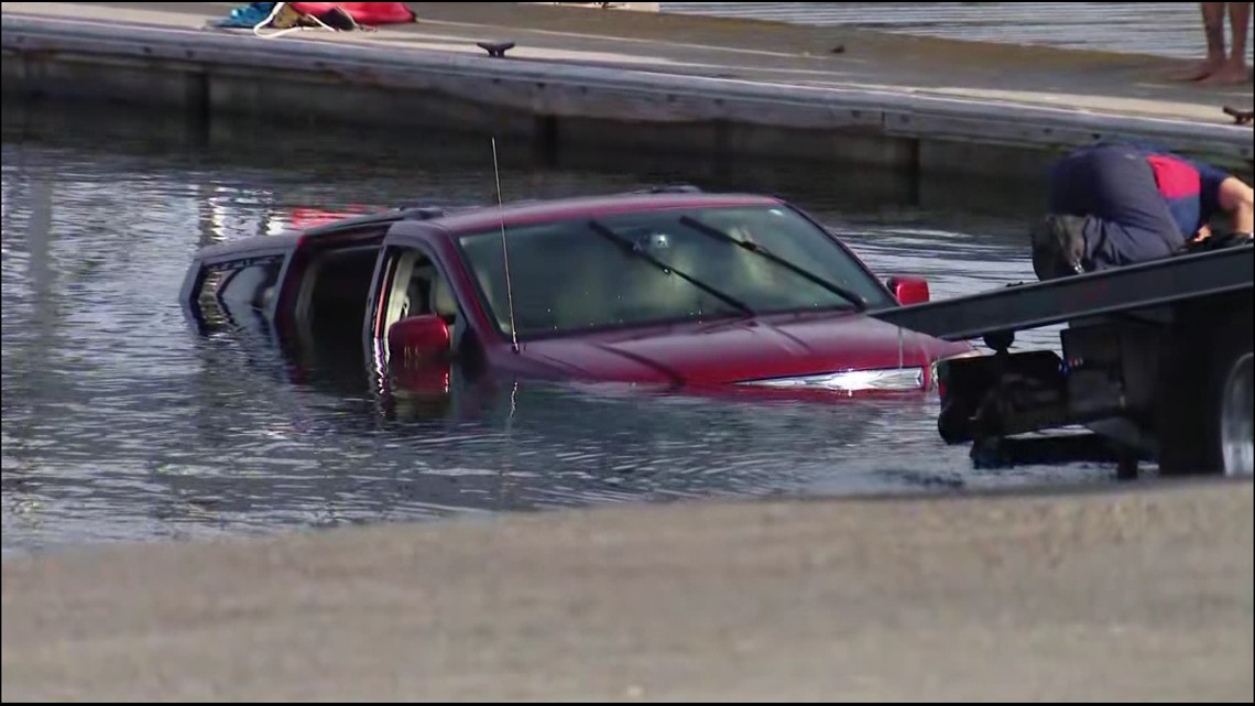 Woman found dead in Mission Bay in submerged car | cbs8.com